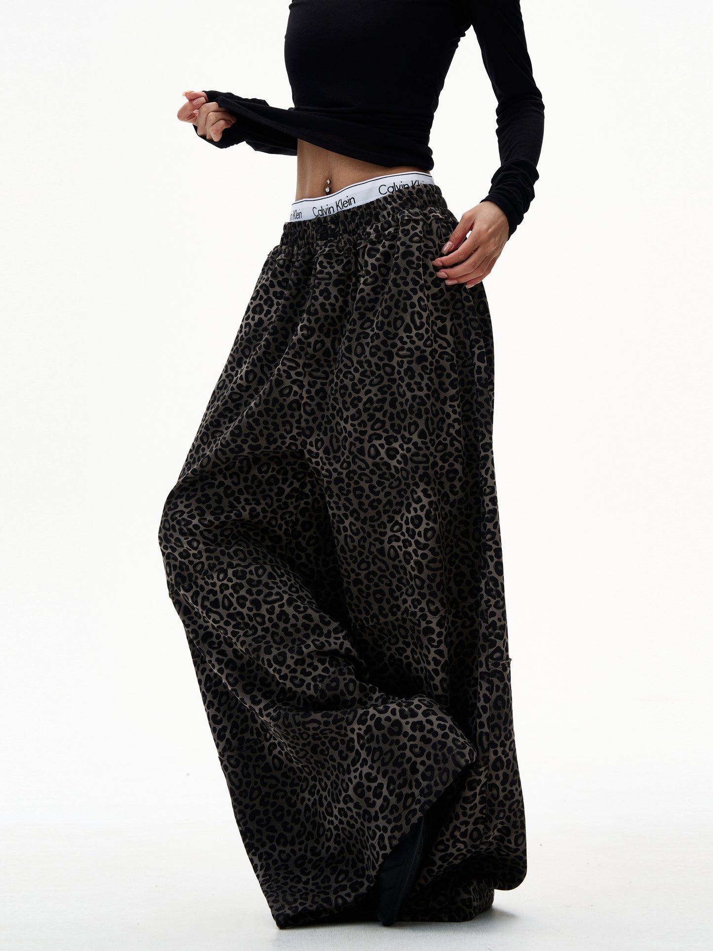 Retro Black Leopard Curved Pants