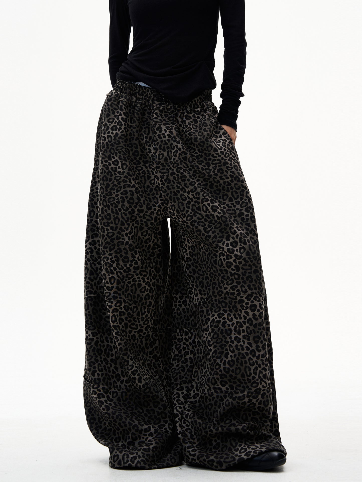Retro Black Leopard Curved Pants
