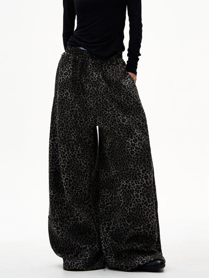 Retro Black Leopard Curved Pants
