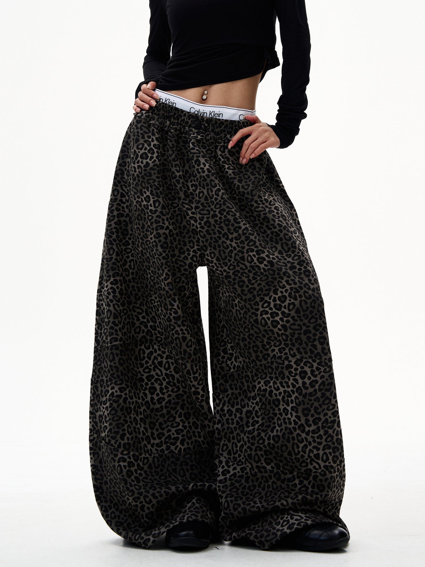 Retro Black Leopard Curved Pants